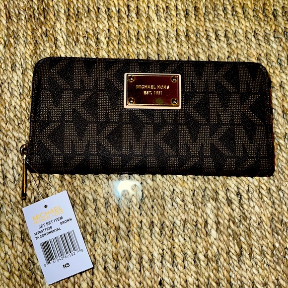 Michael Kors Wallet - Picture 1 of 3